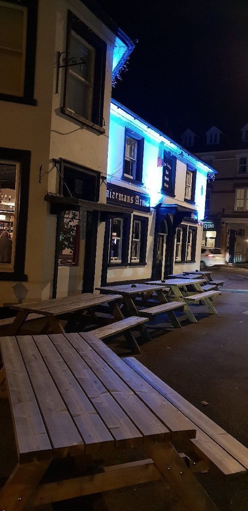 OYO The Watermans Arms Hershem in ELMBRIDGE
