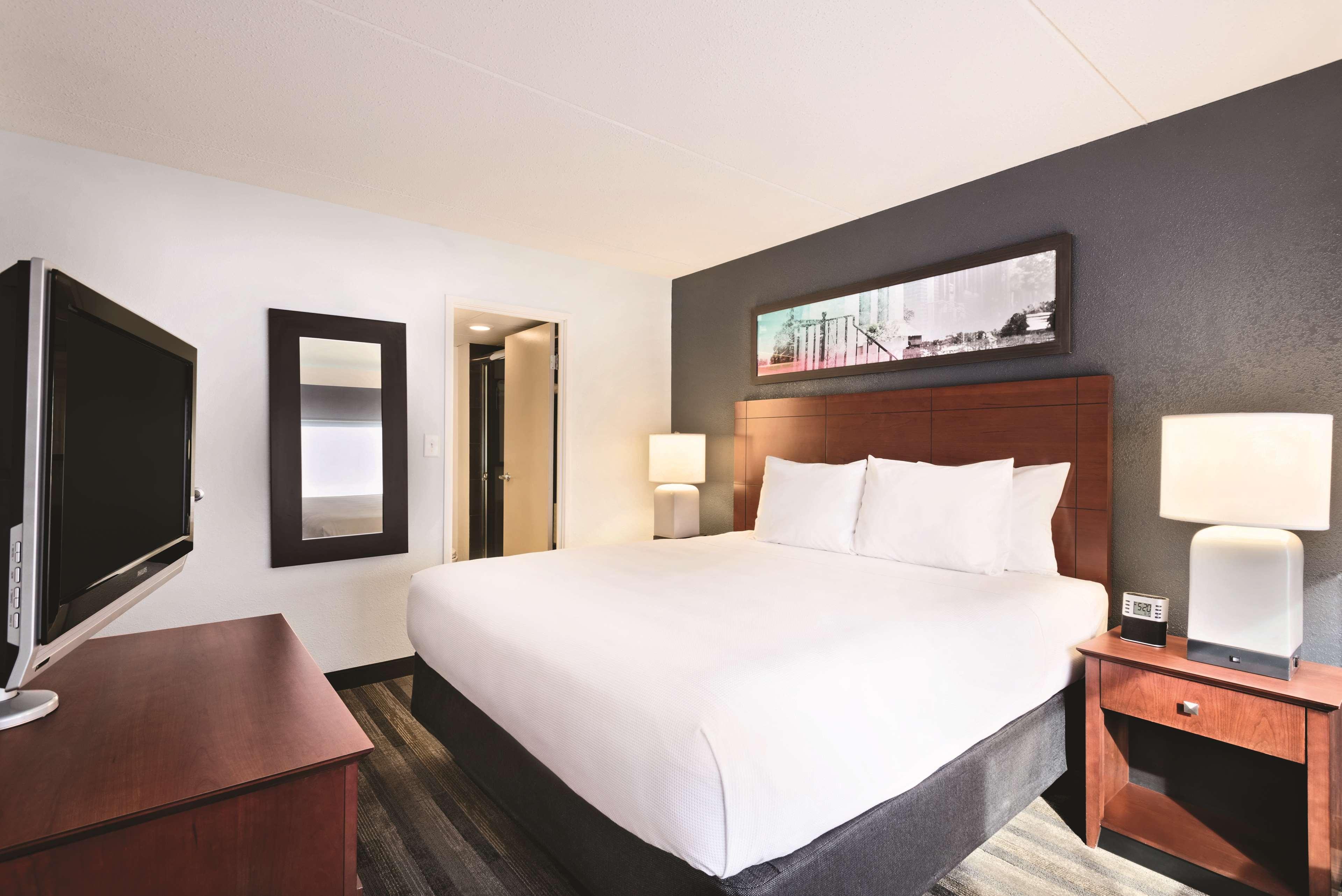 Room at CLT Sky Suites, CHARLOTTE - NC