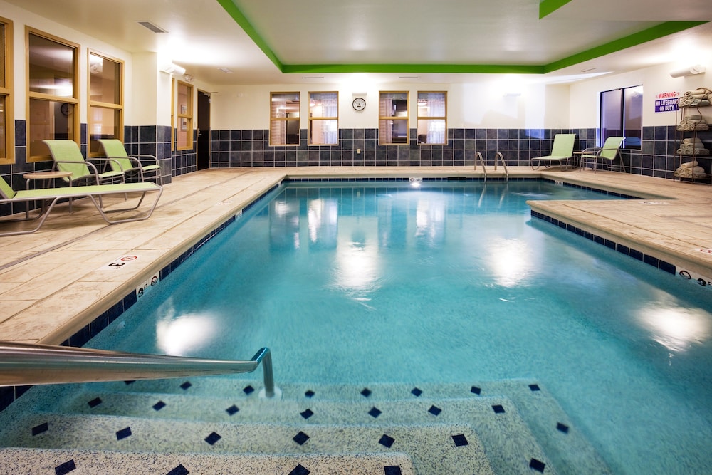 Holiday Inn Express Hotel Suites Newport South 5/79