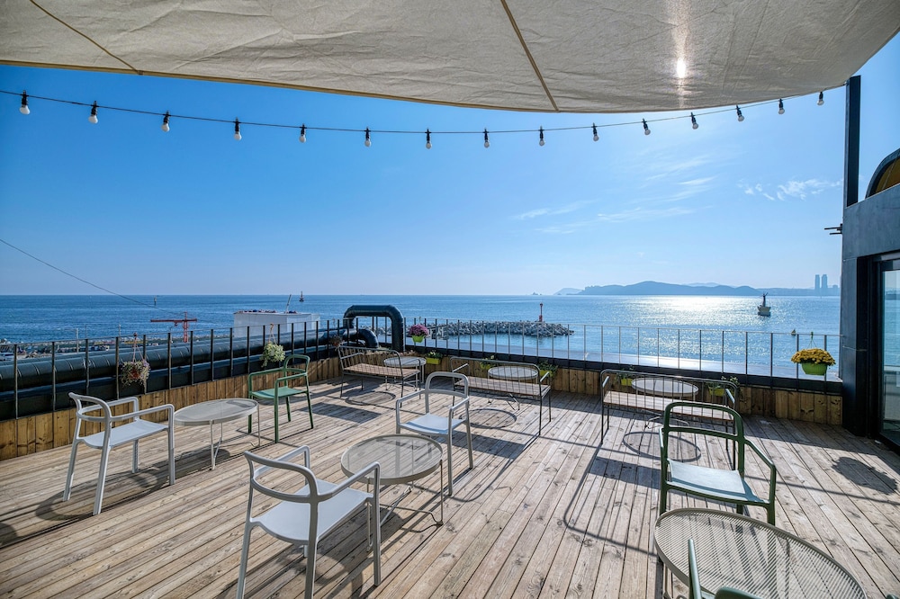 Mipo Oceanside Hotel 23/32