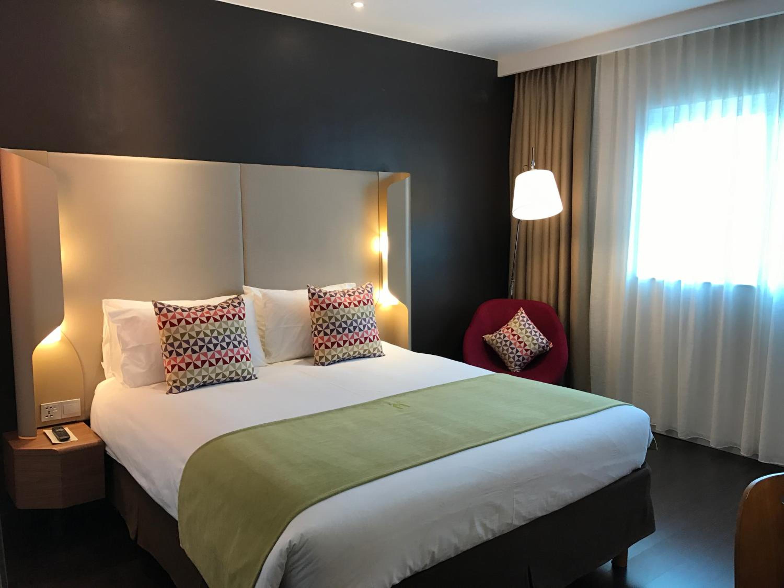DELUXE, SUITE