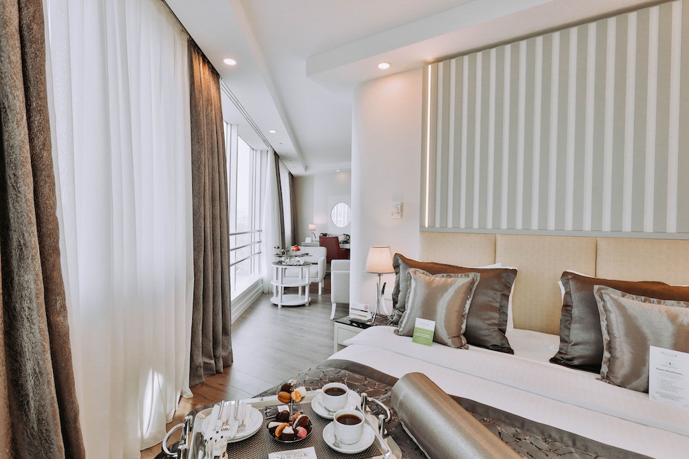 1 BEDROOM, JUNIOR SUITE, STUDIO, PARK VIEW, CITY VIEW