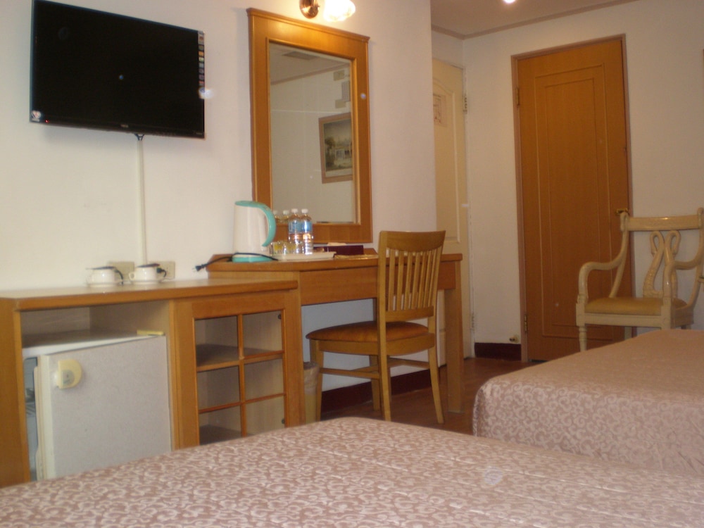 Riverside Hotel 36/50