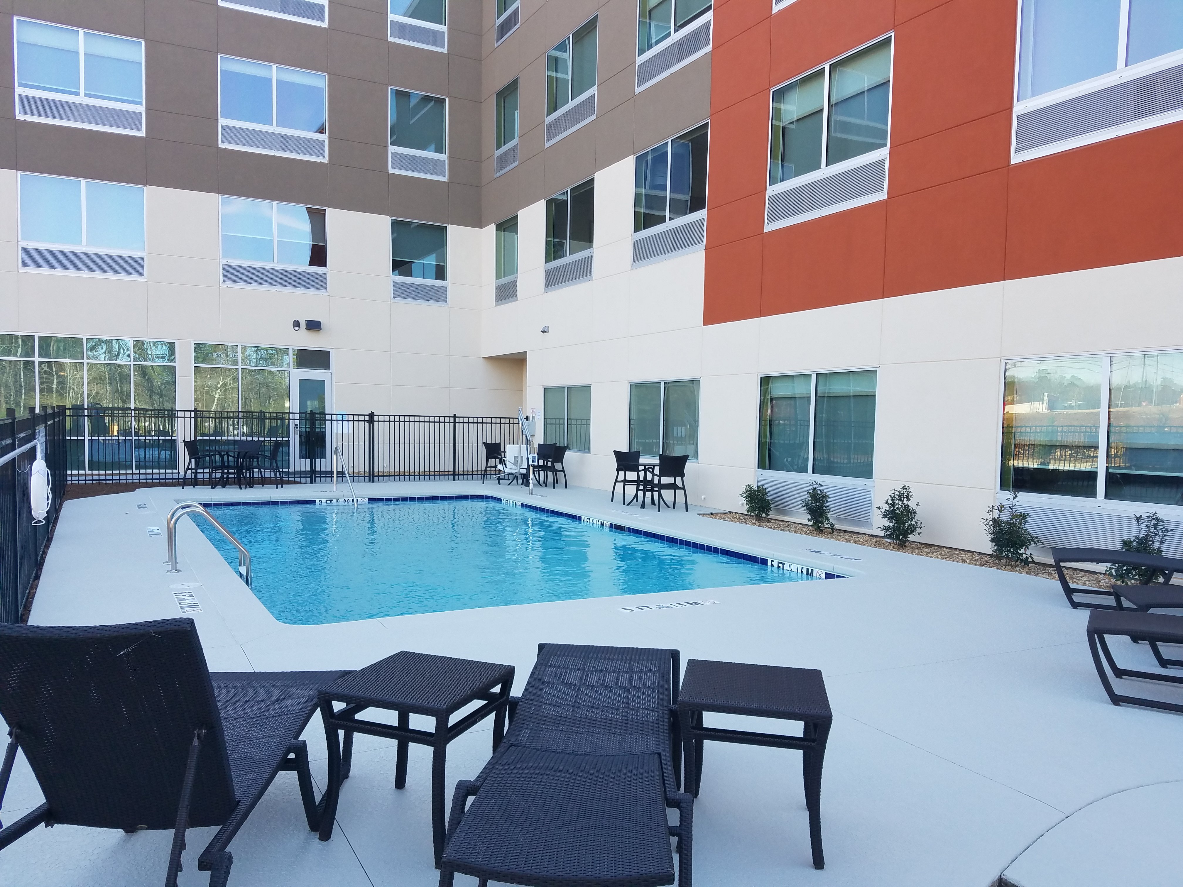 Holiday Inn Express Suites Carrollton West 24/29