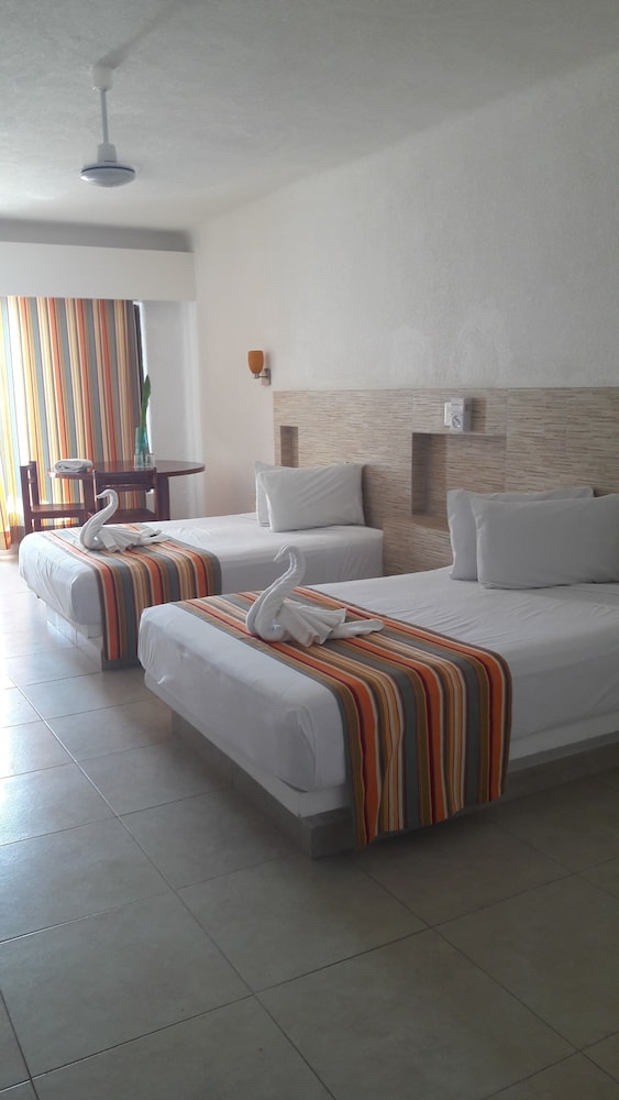 Pelicano Inn 25/67