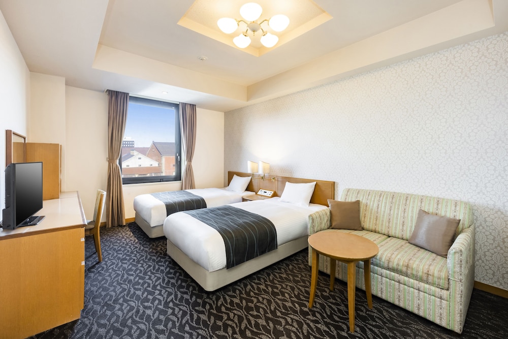 ROOM, TWIN BEDS, NO CLEANING SERVICES