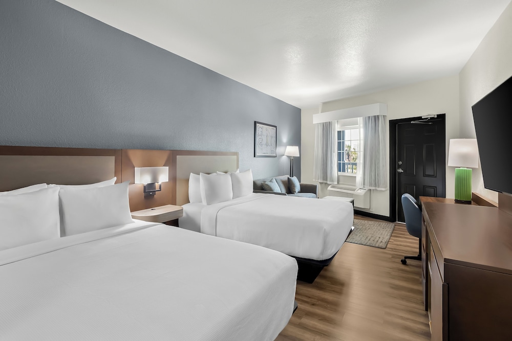 Suite, 2 Queen Beds, Ocean View, Sofa