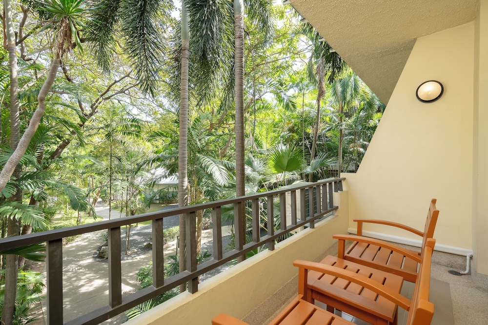 The Green Park Resort 51/65