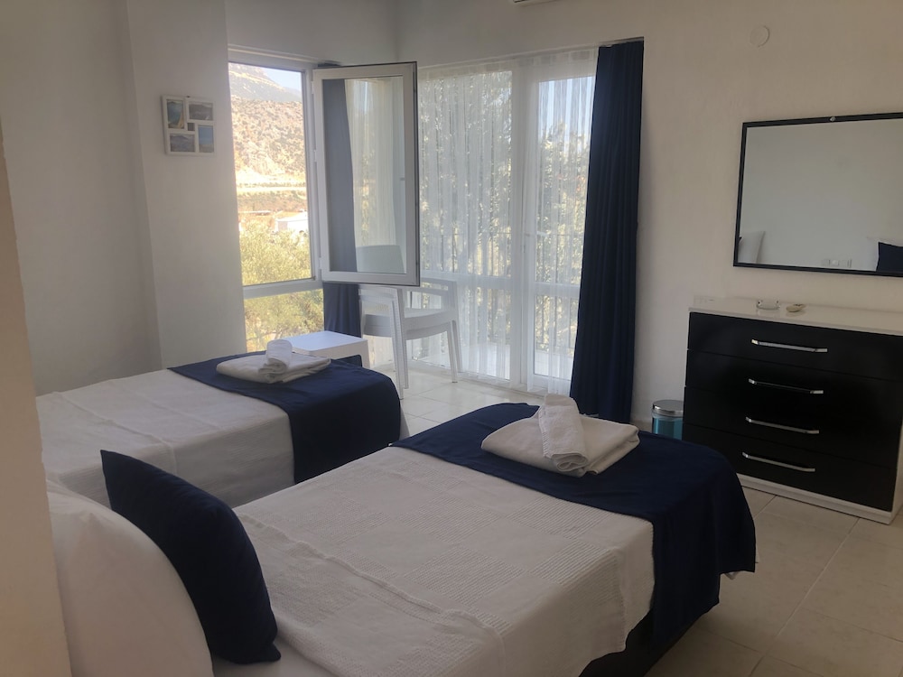 Lizo Hotel 12/38