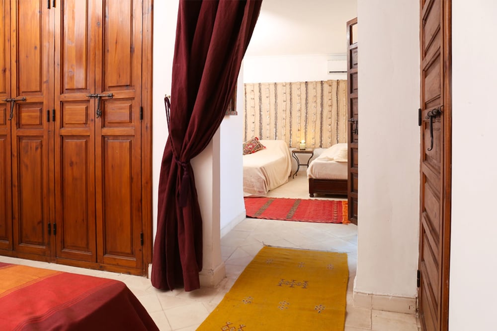 ROOM, QUADRUPLE
