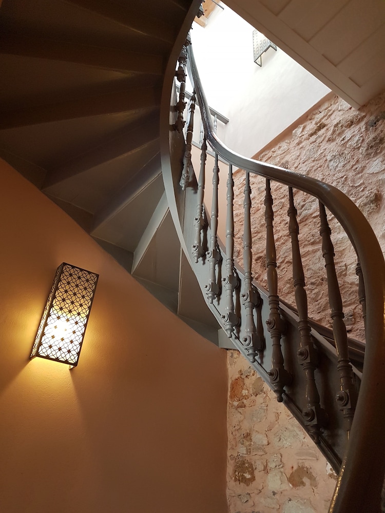 Ambassadors Residence 14/50