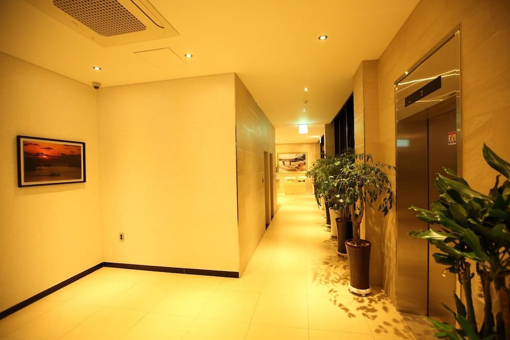Suave Hotel 20/30