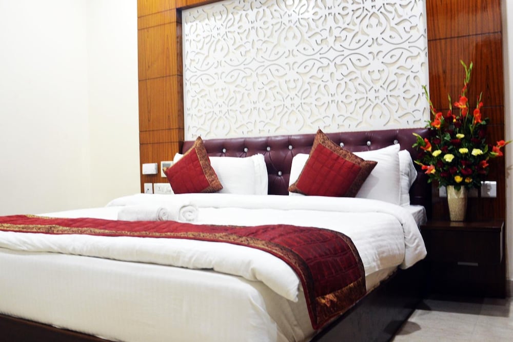 TRINITY CORPORATE SUITES 19/43