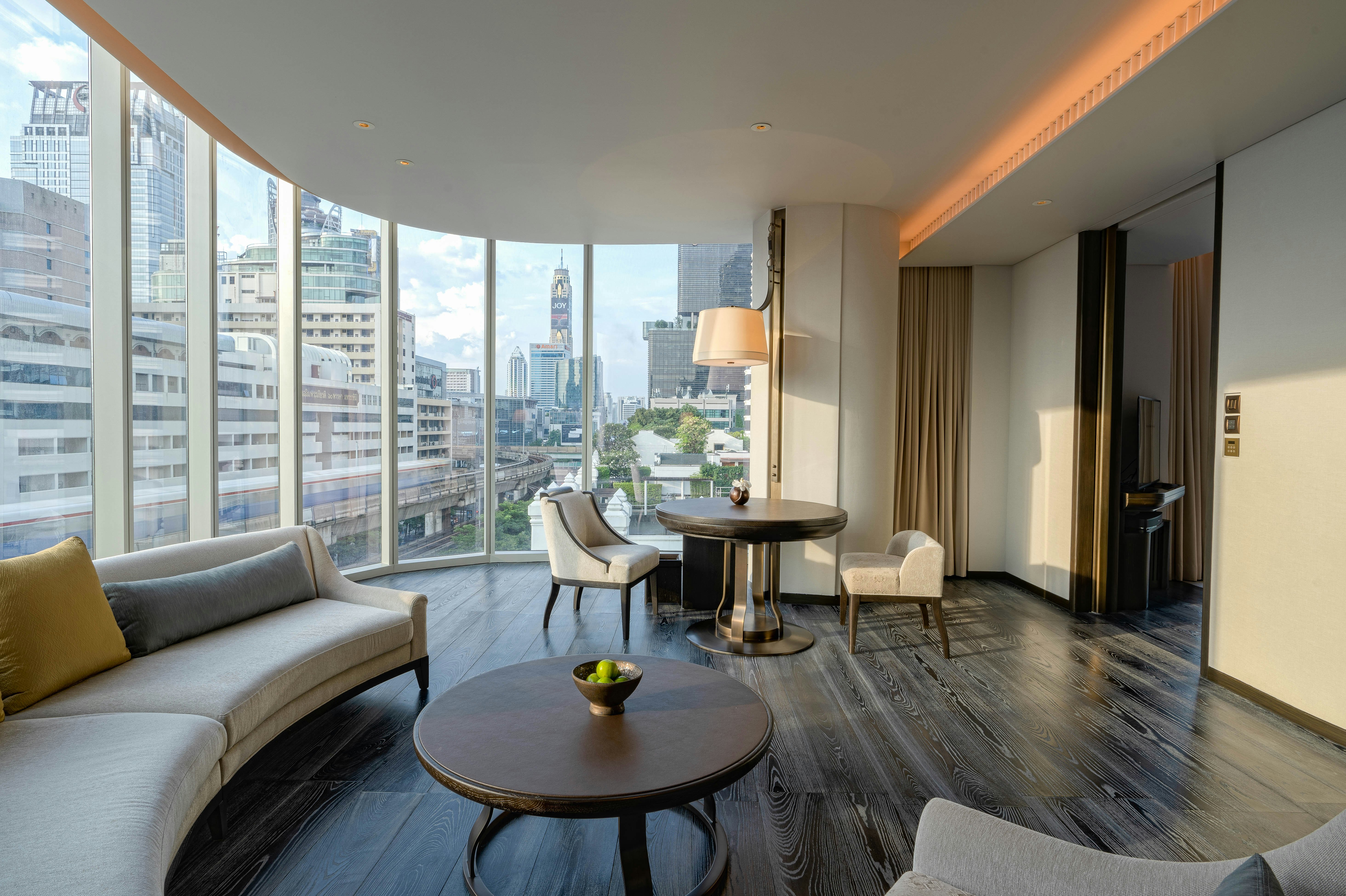 Waldorf Astoria Bangkok 49/73