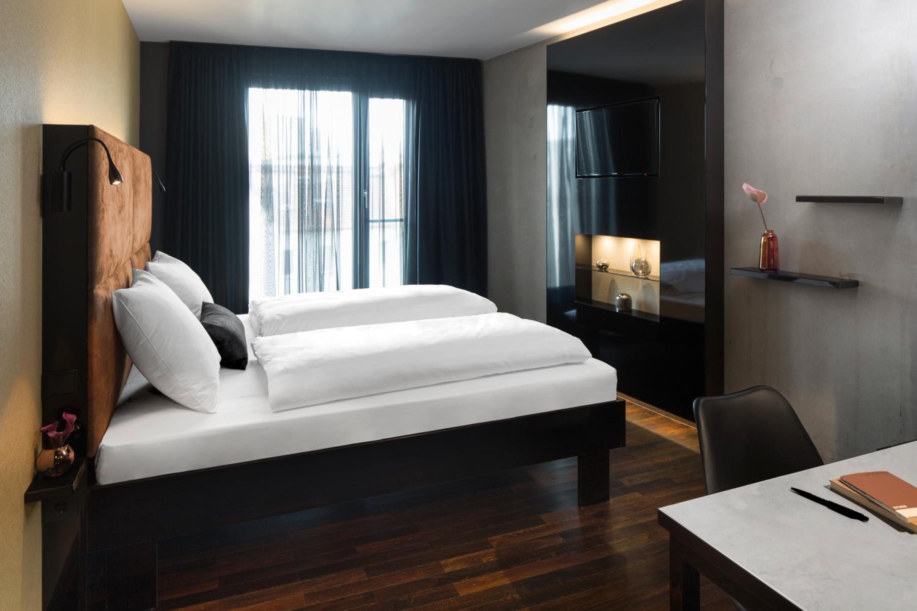 Roomy, King Bed