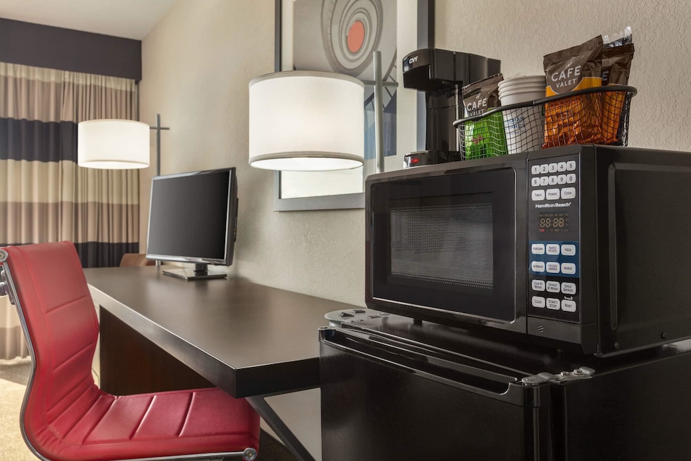 Ramada by Wyndham Sarasota Waterfront 54/71