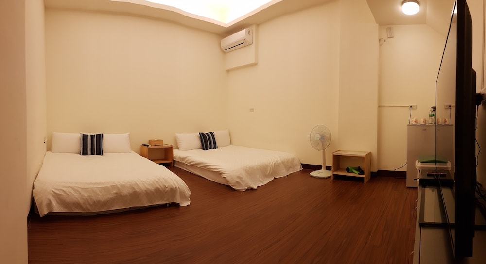 ECONOMY, QUADRUPLE, 2 DOUBLE BEDS