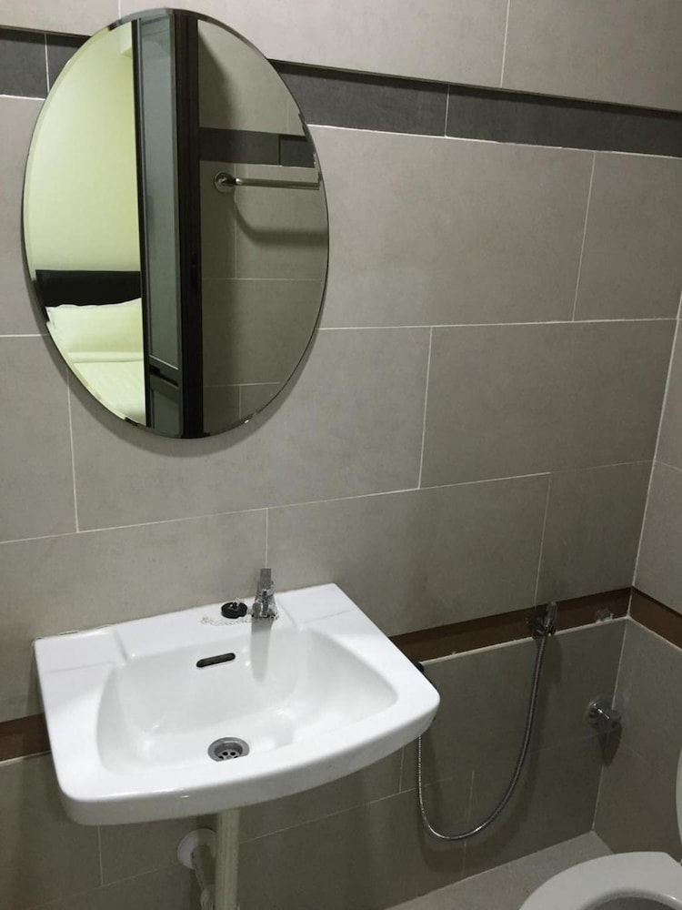 Ipoh Road Hotel 18/22