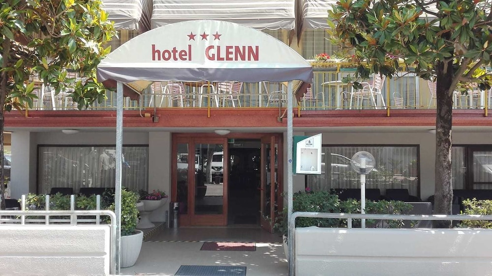 Hotel Glenn 4/37