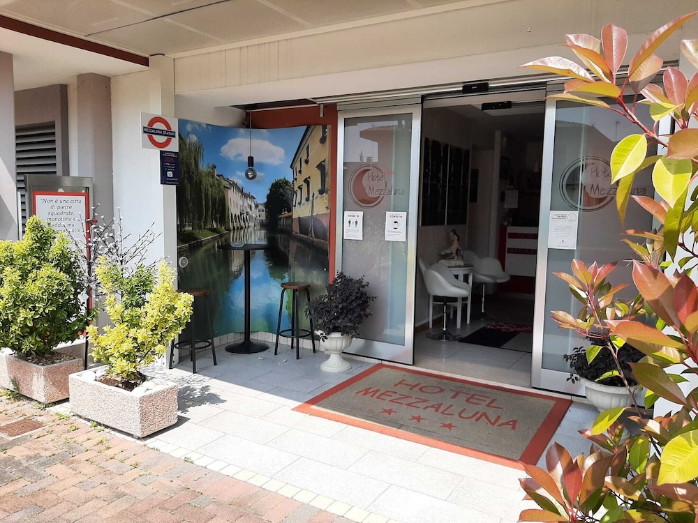 Hotel Mezzaluna 7/50