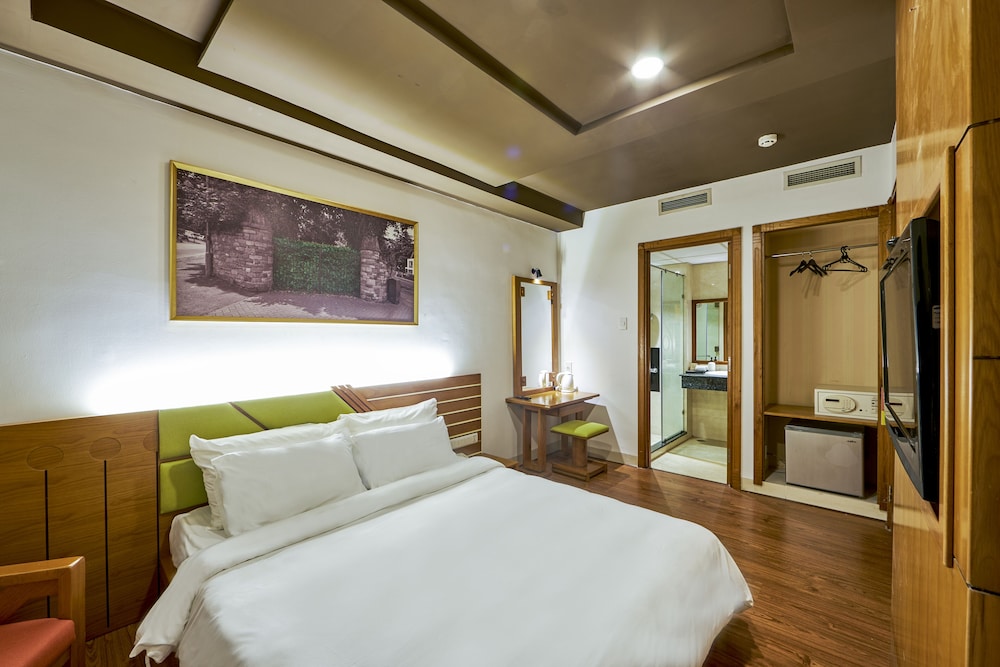 The Noble Swan Saigon 34/64