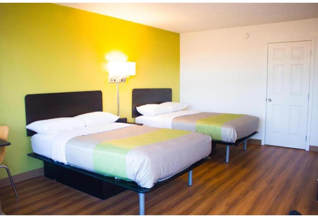 2 Full Beds Non-Smoking, Micfridge