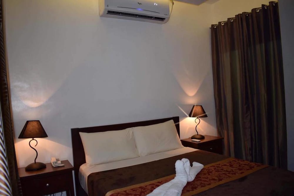 Jo Carter's Hotel & Suites 17/60