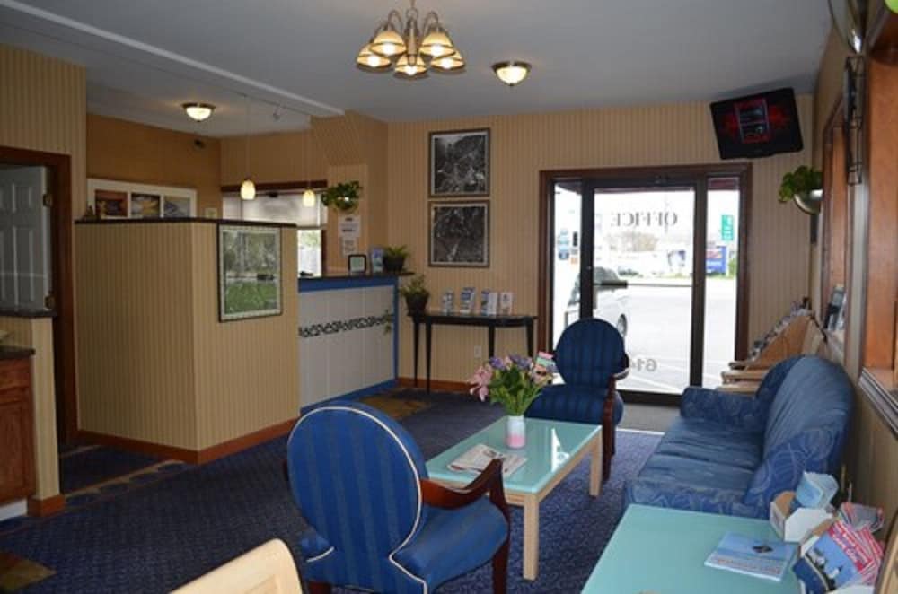 Hyannis Host Inn 24/33