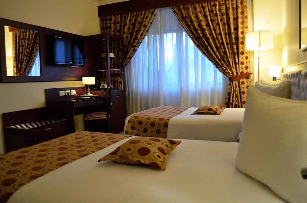 LARSA HOTEL 28/48