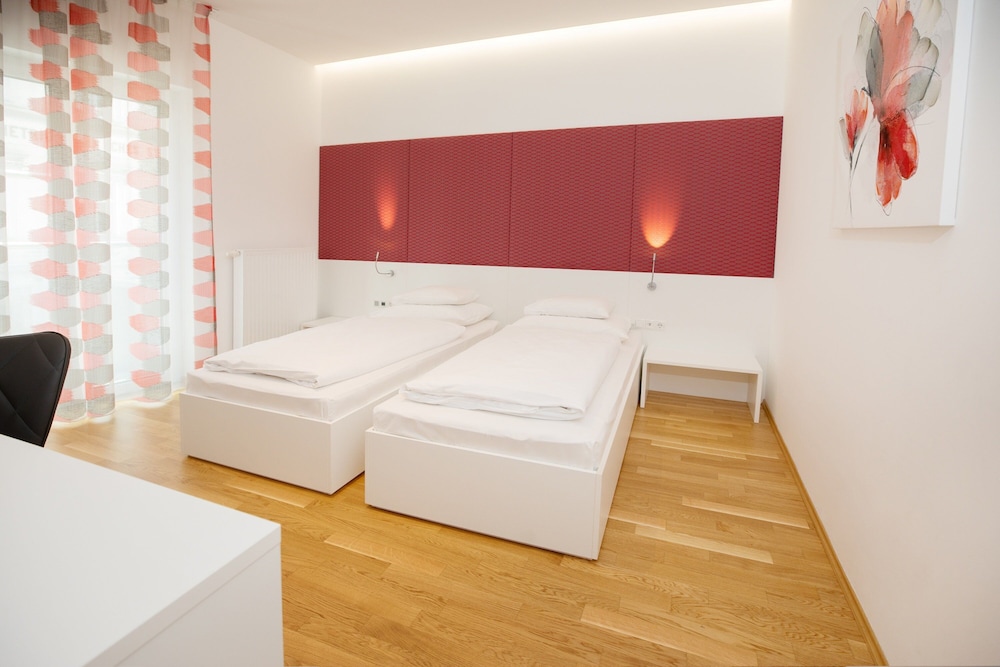 BUSINESS, DOUBLE BED