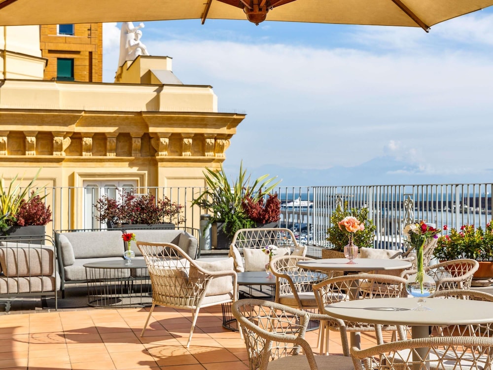 Mercure Napoli Centro Angioino 30/47
