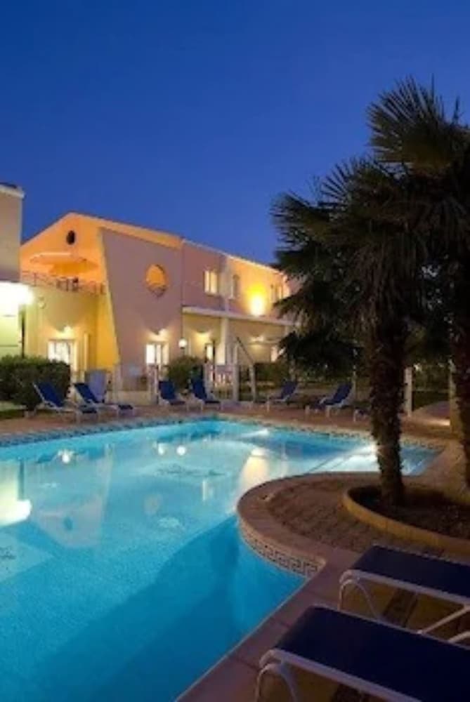 Ariane Hotel 2/40