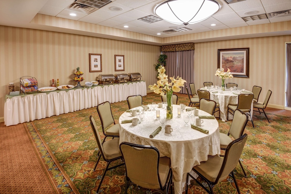 Hilton Garden Inn Lakewood 37/52