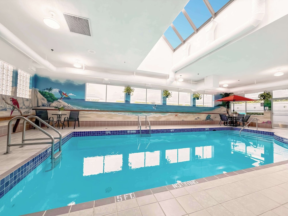 Coast Abbotsford Hotel And Suites 24/50