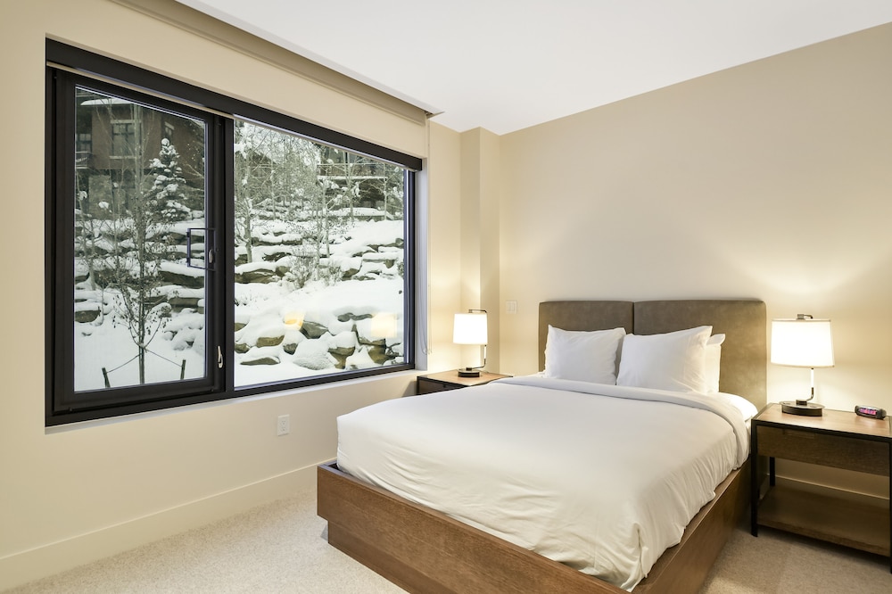 3 Bedrooms, Residence, 1 Queen and 2 King Beds