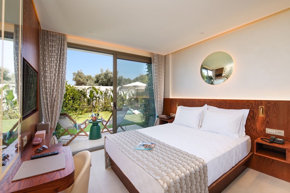 THE XON HOTEL 15/50