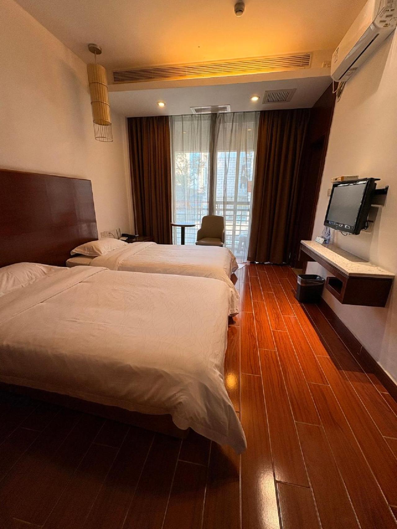 Business, Twin Beds