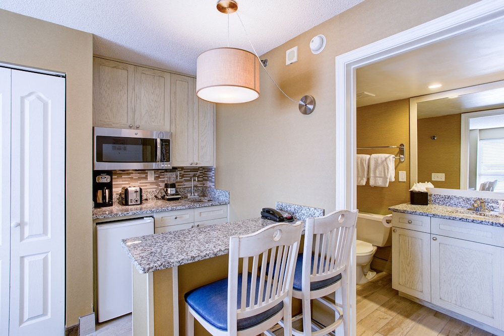 Boardwalk Resort And Villas 51/57