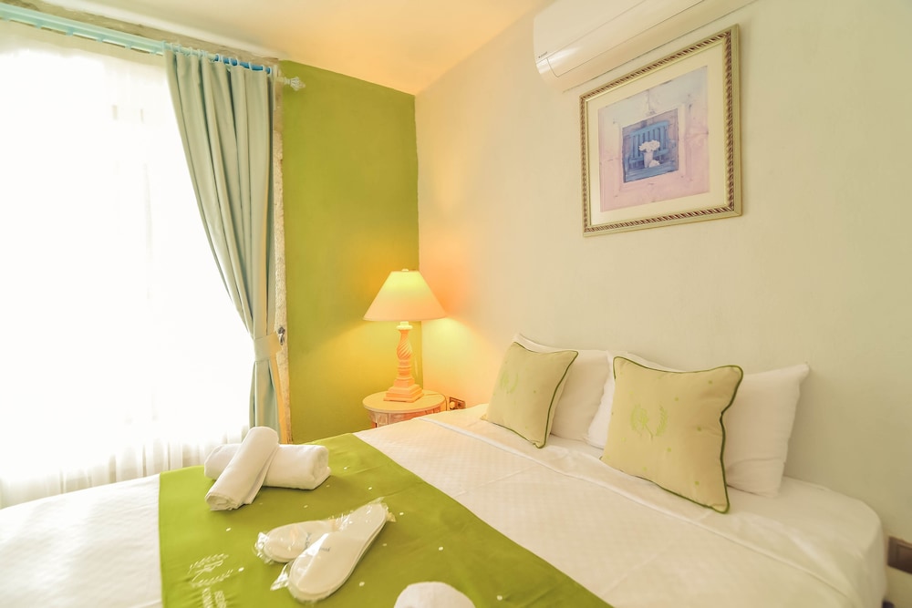 DELUXE, DOUBLE BED