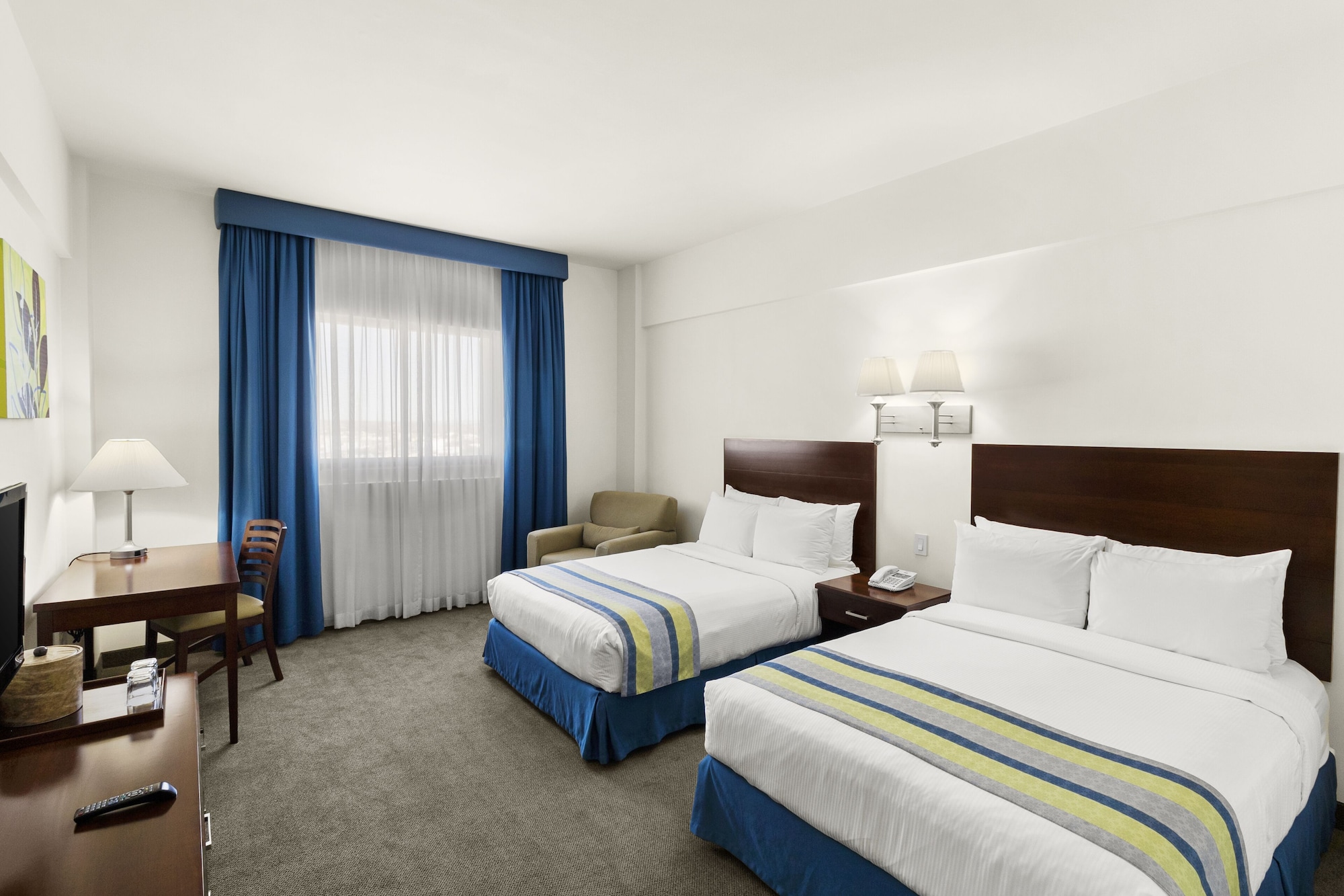 STANDARD, 2 DOUBLE BEDS