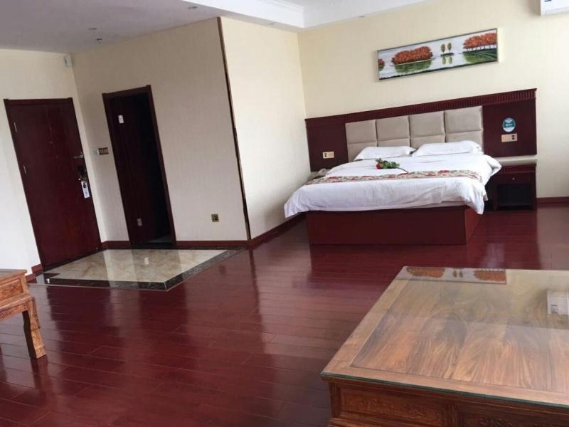 GreenTree Inn Gansu Pingliang Jingning Bus Station Business Hotel 24/41