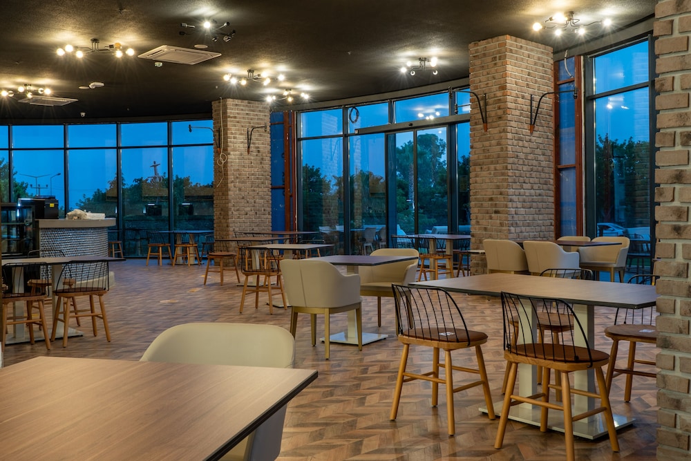 Side Square Hotel - Adults Only 30/40