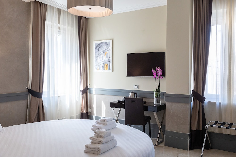غرفة ديلوكس بسرير كينج وسرير كوين بغرفتي نوم، Hotel Castellino Roma 4/10