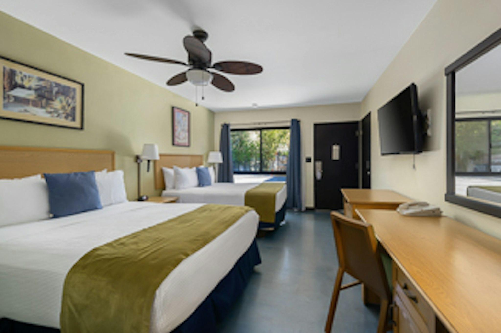 Lanai, Queen Bed