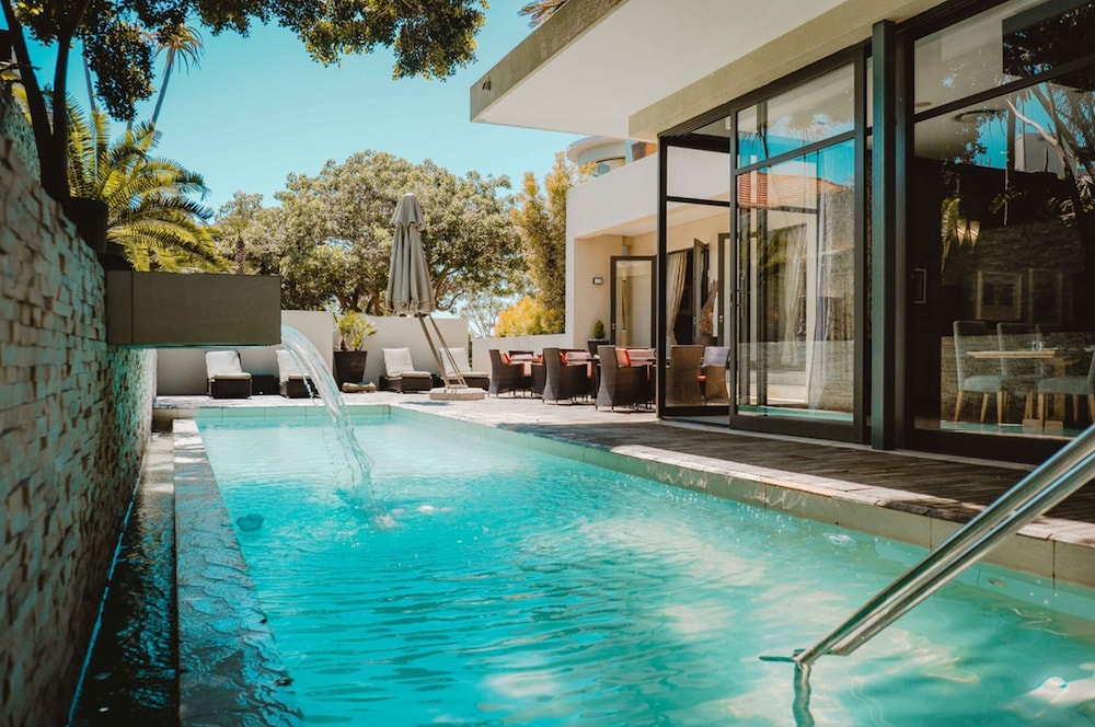 No. 5 Boutique Art Hotel 22/48