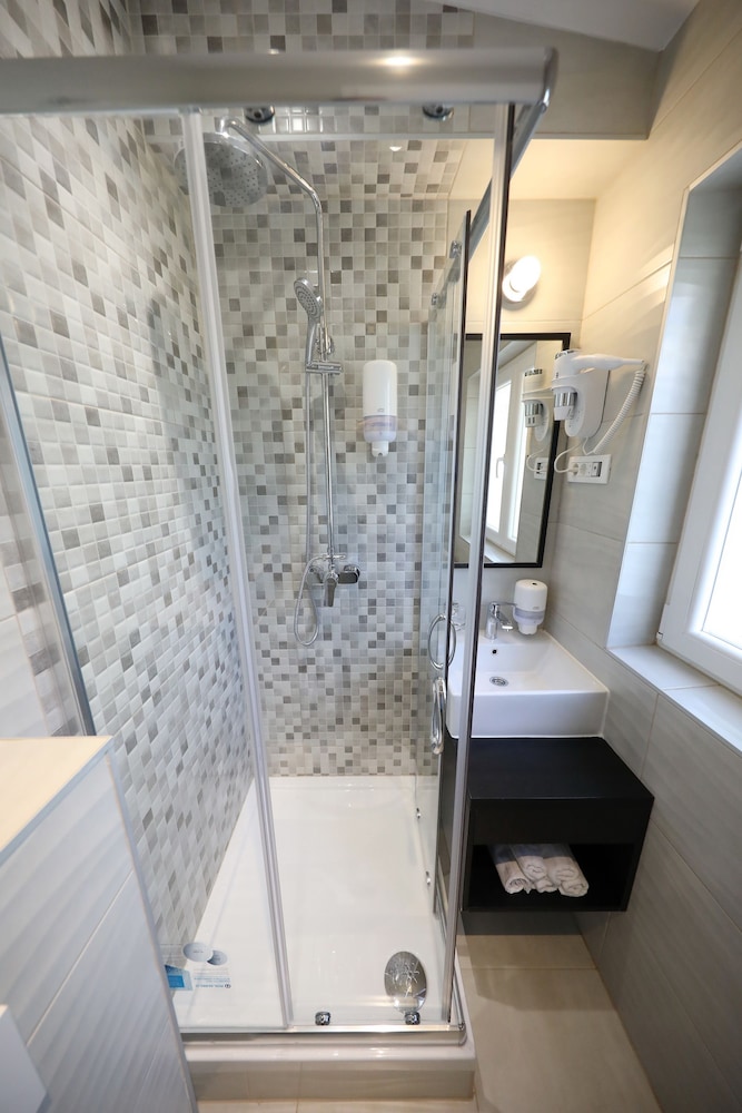 Downtown Boutique Hostel 46/50