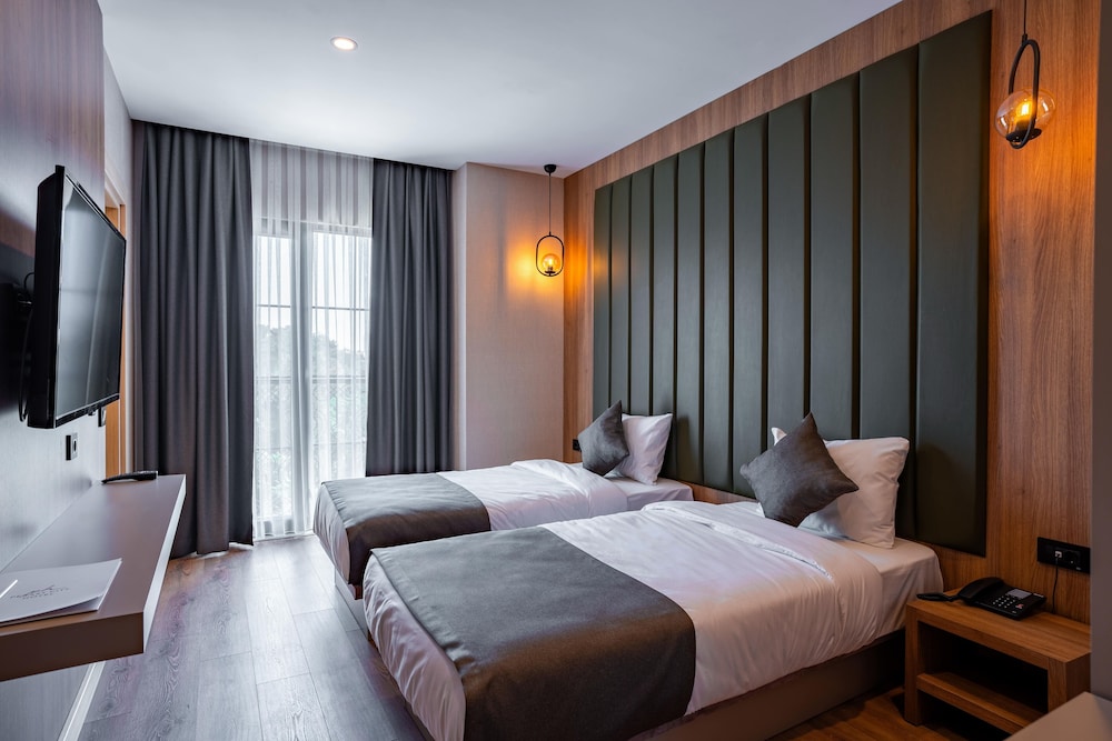 Perast City Hotel 10/26