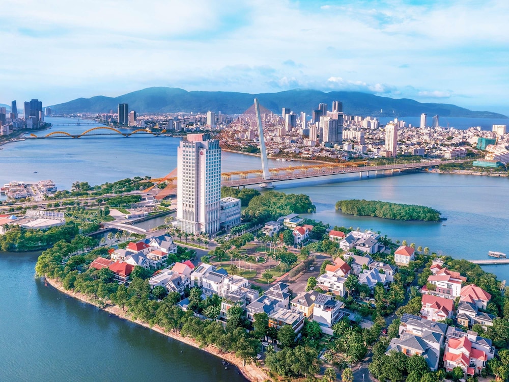 Grand Mercure Danang 66/69