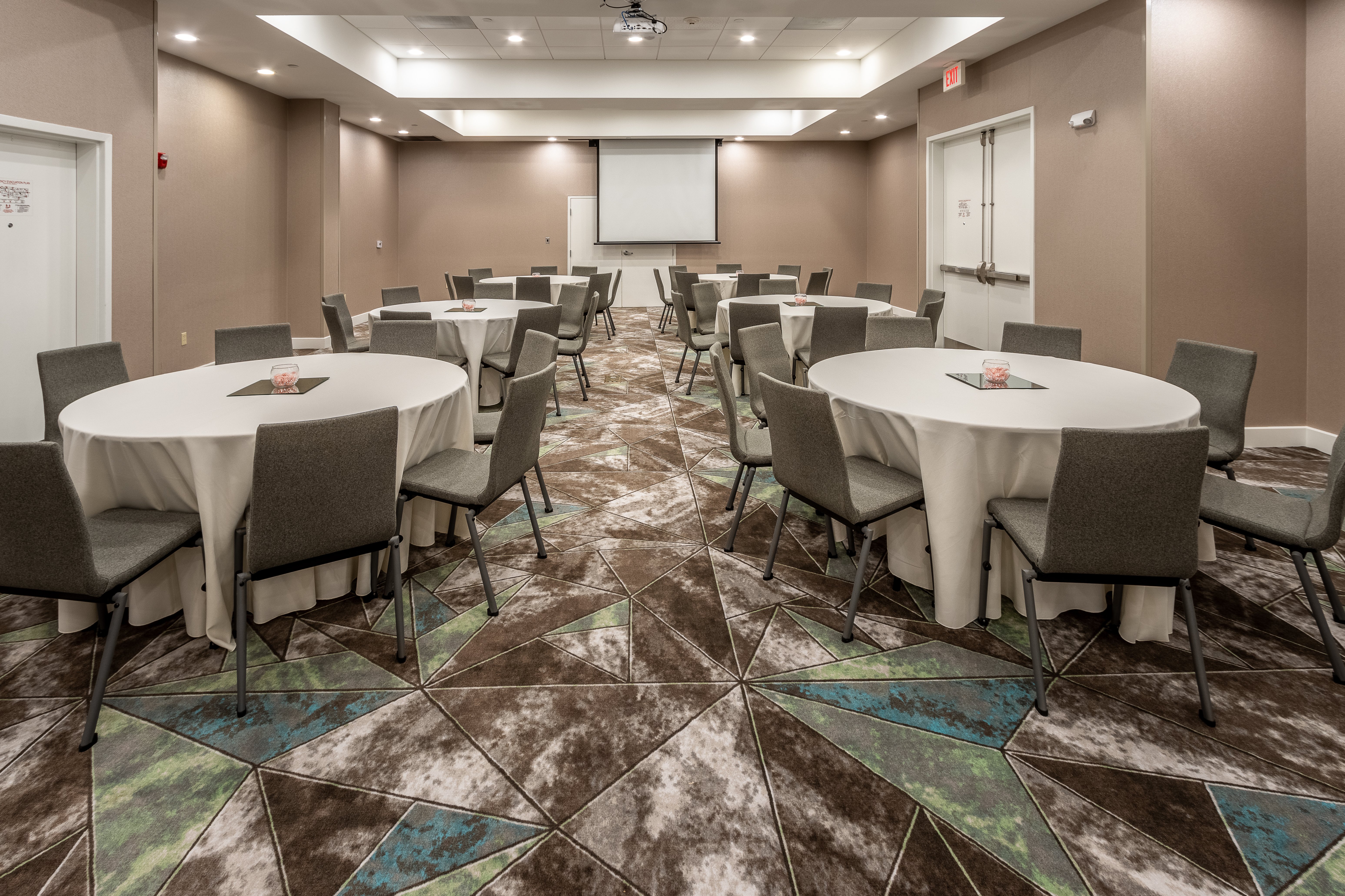 Holiday Inn Suites Memphis Wolfchase Galleria 72/79