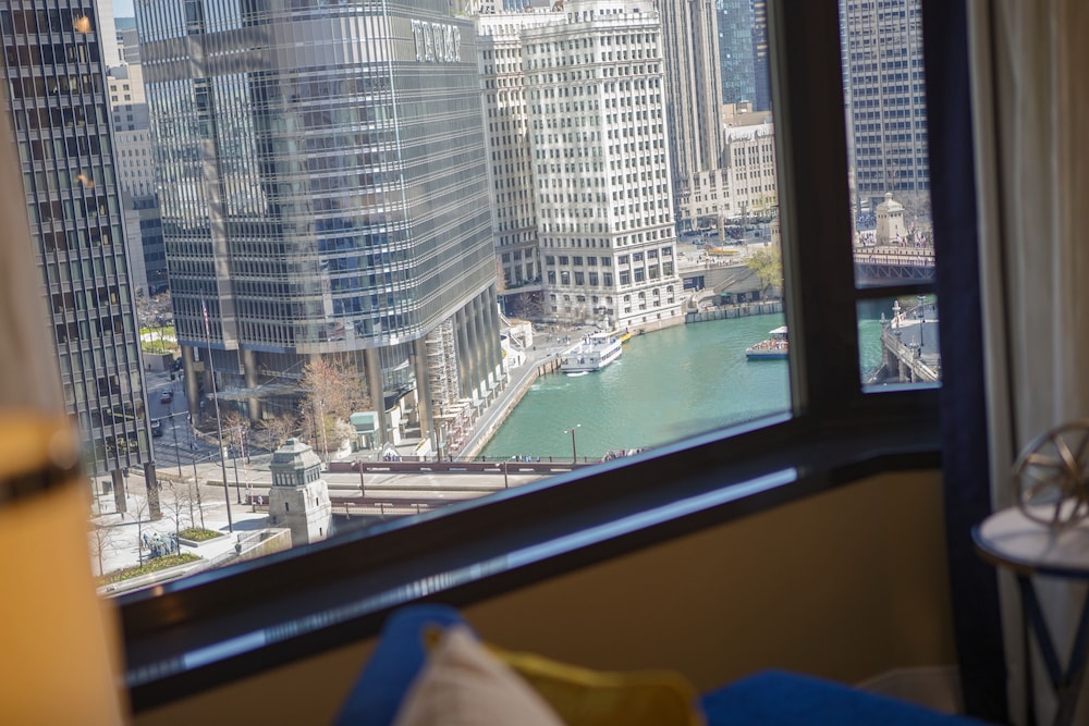Renaissance Chicago Downtown 7/80